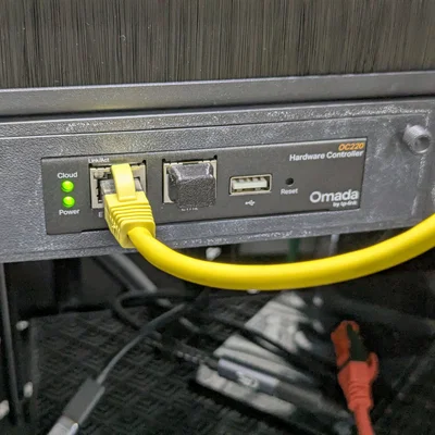 TP-Link Omada OC220 & OC200 gắn rack 19" (tích hợp lên khay @Robert)