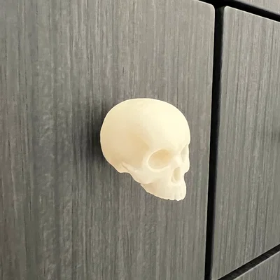 Núm Tủ Sọ Yorick (Yorick Skull Knob)
