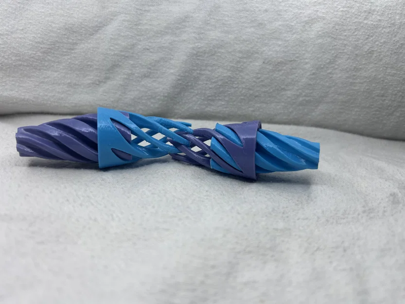 Đồ chơi fidget xoắn ốc nhỏ gọn (Small spiral passthrough fidget) - Image 3