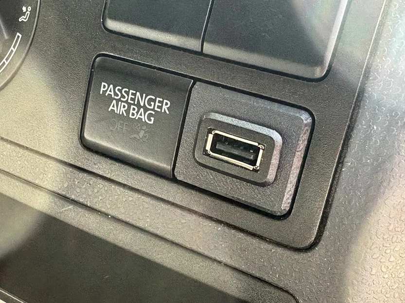 Nắp che bảng điều khiển cho VW T5.2 (Có tùy chọn cổng USB) - Image 1