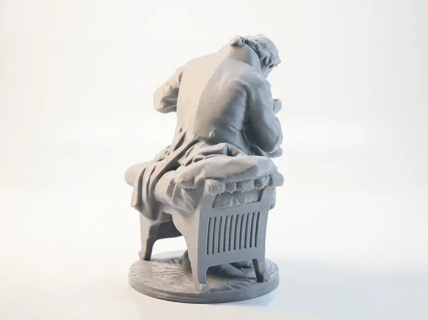 Tượng Điêu Khắc Hậu Cổ Điển Iron Jenner – 3D Printable - Image 3