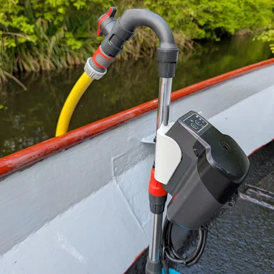 Giá đỡ hộp pin cho bơm nước Gardena 2000/2 18V P4A (gắn ống đứng)