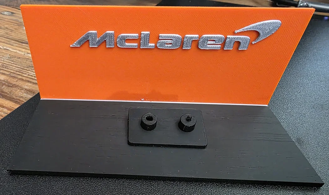 Kệ trưng bày Bburago F1 1/43 McLaren với chân đế nghiêng - Image 2