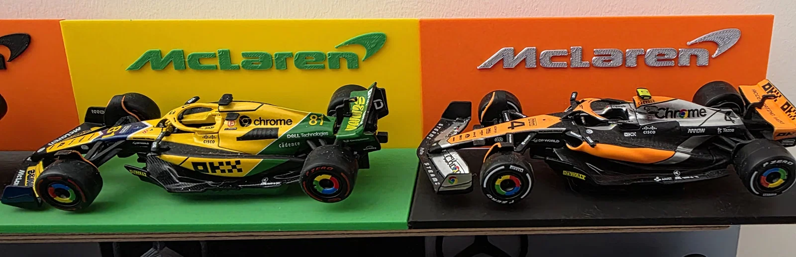 Kệ trưng bày Bburago F1 1/43 McLaren với chân đế nghiêng - Image 3