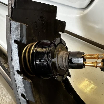 Kẹp cố định cảm biến lùi (PDC Sensor Clip) cho xe BMW E34