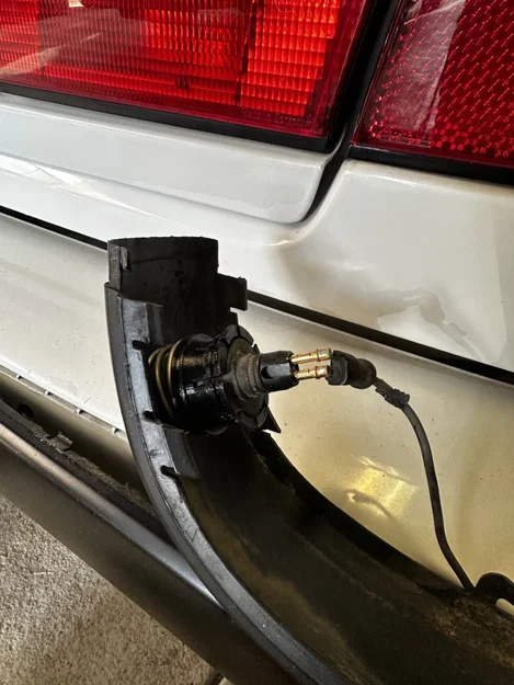 Kẹp cố định cảm biến lùi (PDC Sensor Clip) cho xe BMW E34 - Image 3