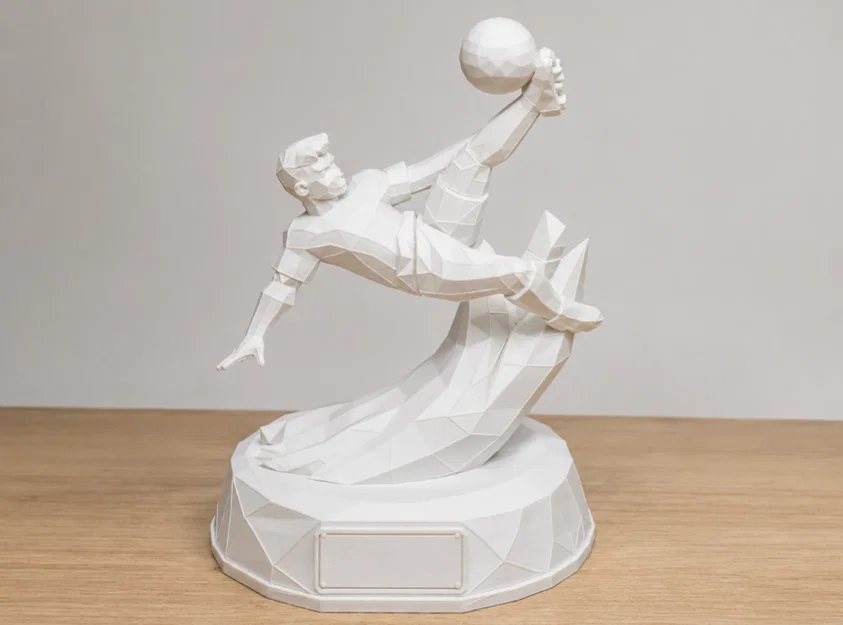 Lowpoly Football Soccer Bicyclekick – Tượng bóng đá cú bicycle kick - Image 1