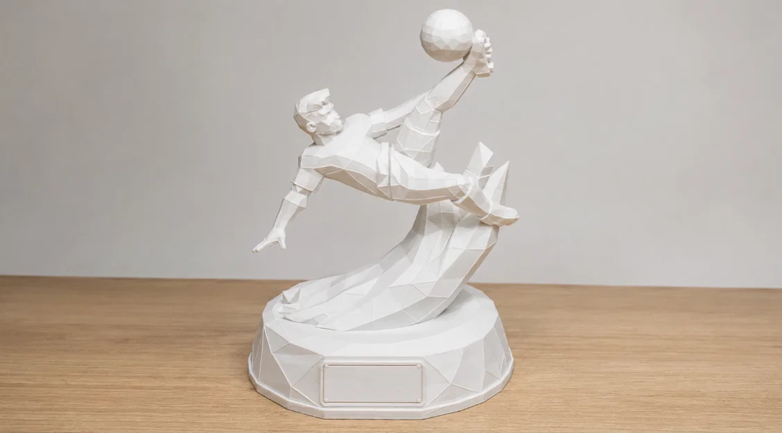 Lowpoly Football Soccer Bicyclekick – Tượng bóng đá cú bicycle kick - Image 2