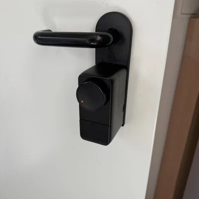 Giá đỡ SwitchBot Lock cho cửa phụ Hörmann (Halterung für Hörmann Nebeneingangstür)