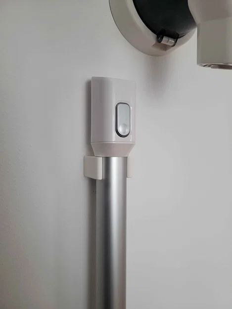 Giá treo gắn tường cho ống hút bụi Hisense Hi Move III - Image 1
