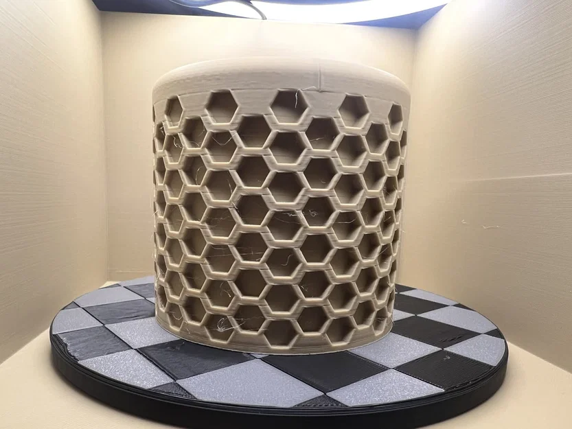 Ống đựng bút hình trụ họa tiết lục giác (Hex‑pattern cylindrical pen holder) - Image 2