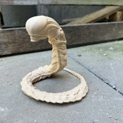Alien Chestburster tấn công