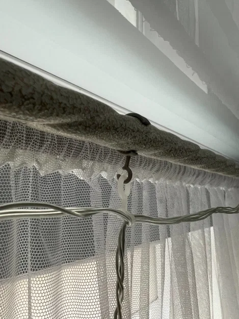 Móc treo thanh rèm (Curtain rod hook) - Image 4