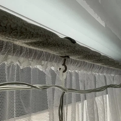 Móc treo thanh rèm (Curtain rod hook)