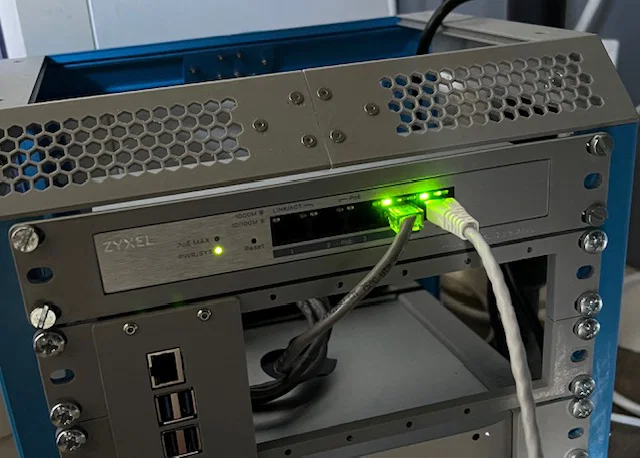 Khay rack 10 inch 1U cho Zyxel GS1200-5HPv2 (rack mount) - Image 1