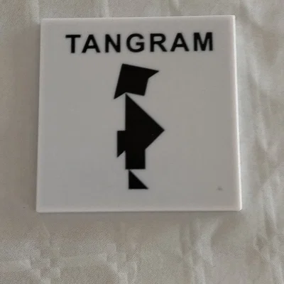 Tangram kèm hộp (Tangram avec sa boite)