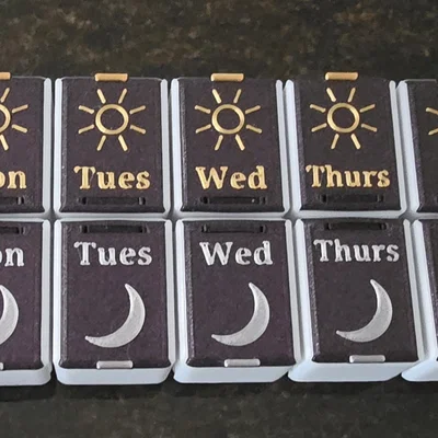 Hộp thuốc (pill box) / medication organizer với các hộp ngăn kéo rút rời