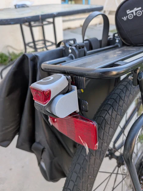 Ngàm gắn đèn hậu xe đạp lên baga sau (Rear rack mount) - Image 1