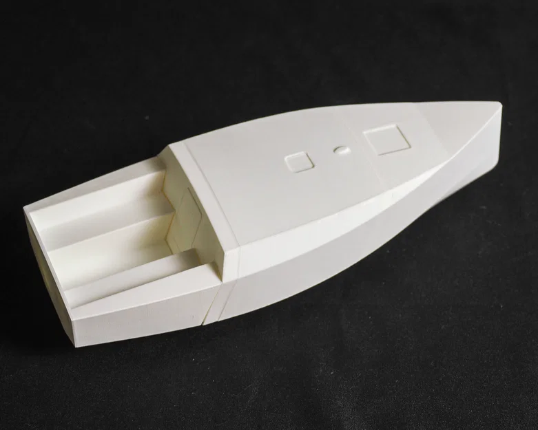 Thân thuyền yacht mô hình GLOBE 5.80 tỉ lệ 1:30 - Image 1