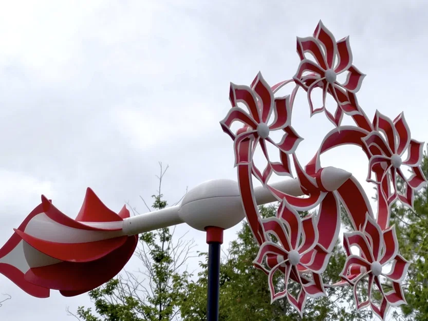Cyclone Blossom – Tượng gió động học (Kinetic Sculpture) - Image 1