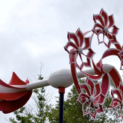 Cyclone Blossom – Tượng gió động học (Kinetic Sculpture)