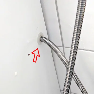 Ốp luồn ống sen qua vách tủ (Shower Hose Passthrough cho vòi sen/bidet)
