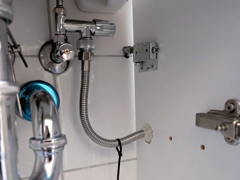 Ốp luồn ống sen qua vách tủ (Shower Hose Passthrough cho vòi sen/bidet) - Image 3