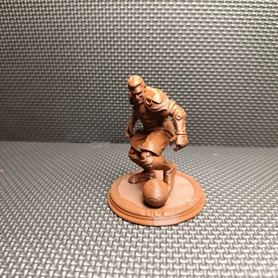 Mô hình Cầu thủ Bóng đá Bọc Giáp / Heavy Soccer Player Figure