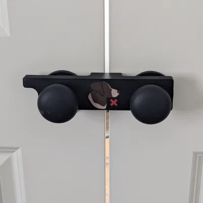 Bark Blocker – Chốt gài cho cửa đôi (ball-catch) để chặn chó mở cửa