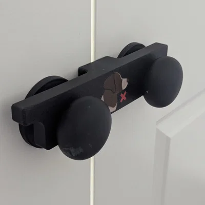 Bark Blocker – Chốt gài cho cửa đôi (ball-catch) để chặn chó mở cửa