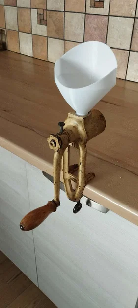Phễu cho máy xay hạt poppy / Trychtýř pro mlýnek na mák - Image 1