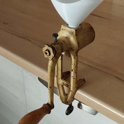 Phễu cho máy xay hạt poppy / Trychtýř pro mlýnek na mák