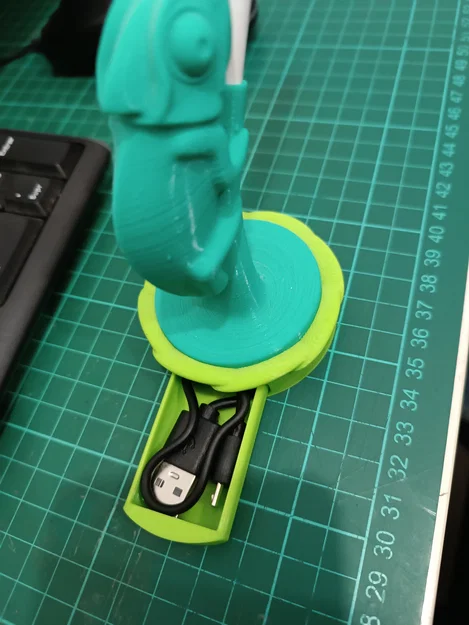 Đế Cắm Bút Hình Tắc Kè Hoa Kèm Ngăn Chứa Cáp (Base porta USB) - Image 2