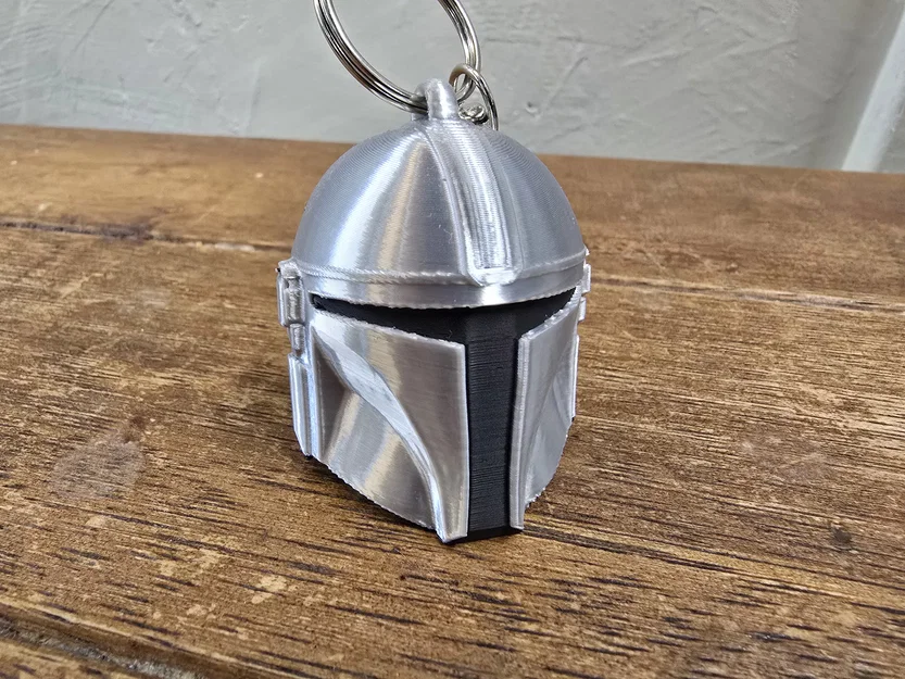 Móc khóa mũ bảo hiểm Mandalorian độc đáo cho fan Star Wars - Image 1