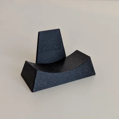 Đế trưng bày puck khúc côn cầu (Puck display stand) in 3D đơn giản