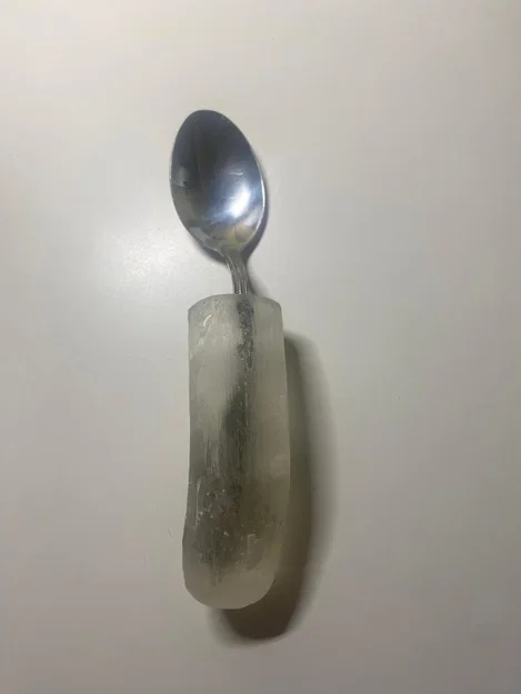 Thìa với tay cầm thiết kế thích ứng (Adaptive Spoon) - Image 1