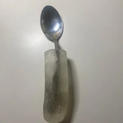 Thìa với tay cầm thiết kế thích ứng (Adaptive Spoon)