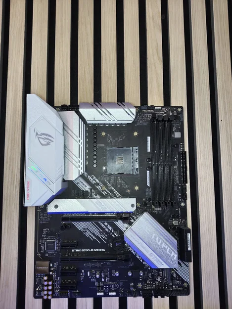Giá Treo Tường Cố Định Mainboard Cho Dàn PC Gaming - Image 1