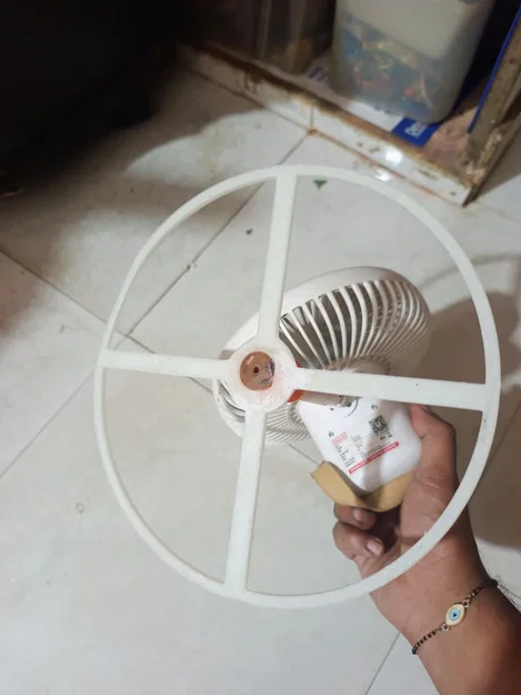 Đế quạt tròn tối giản - Image 1
