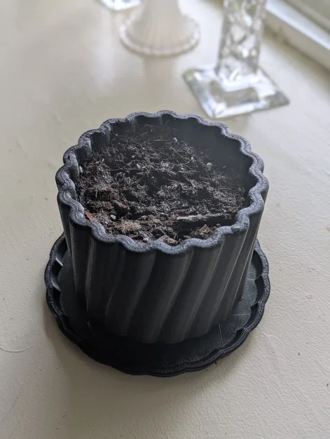 Chậu xoắn Helical Planter & Tray - Image 1