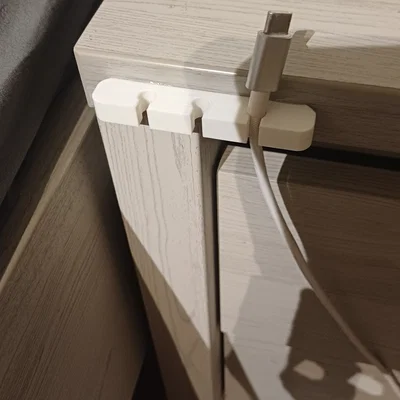 Kẹp giữ dây cáp 3 khe - Giải pháp gọn gàng cho bàn làm việc