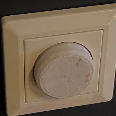Núm vặn điều chỉnh độ sáng (Dimmer knob) thay thế in 3D tiện lợi