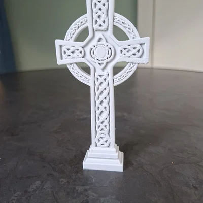 Tượng Thánh giá Celtic (Celtic Cross Statue)