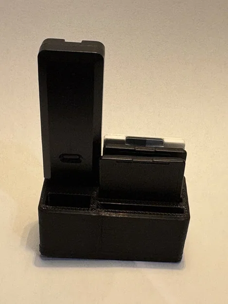 Khay 3D tiện lợi đựng thẻ nhớ SD và USB - Image 1