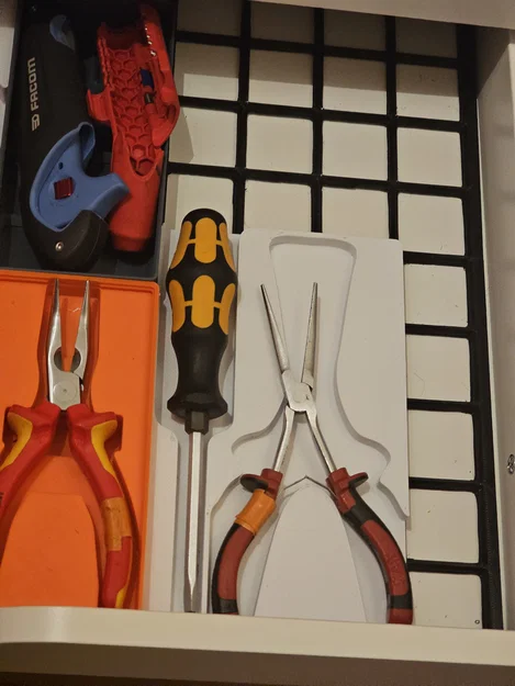 Khay Gridfinity 5x3 đựng kìm & tua vít đa dụng (Generic Pliers and Screwdriver Holder) - Image 1