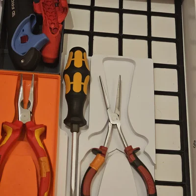 Khay Gridfinity 5x3 đựng kìm & tua vít đa dụng (Generic Pliers and Screwdriver Holder)
