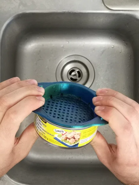 Dụng cụ lọc nước hộp thực phẩm (Can strainer) in 3D tiện dụng - Image 1