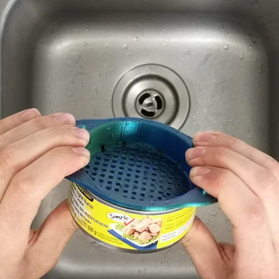Dụng cụ lọc nước hộp thực phẩm (Can strainer) in 3D tiện dụng
