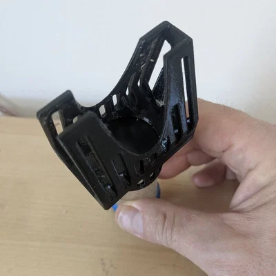 Bộ chuyển đổi lồng nhốt ong chúa (Queen Cage Transfer Adapter)