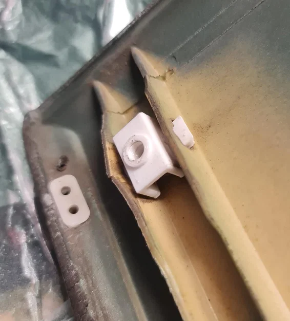Bộ pat kẹp ốp hông Sacco cho Mercedes W124 (In 3D) - Image 1